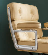 Load image into Gallery viewer, Customizable Vintage Lounge Chairs - iDeaHome